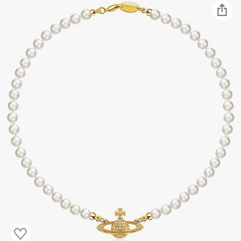 WHITE PEARL NECKLACE WITH GOLD DESIGN
